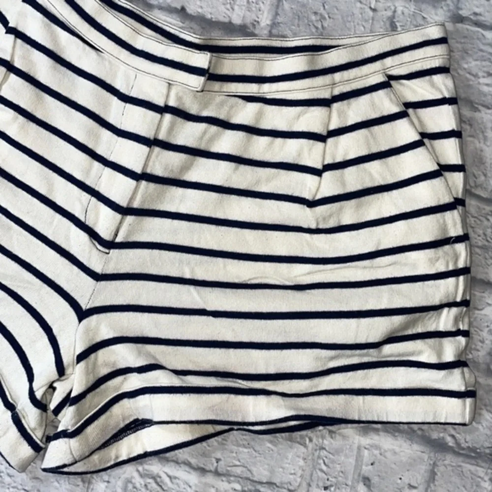 Tory Burch WORN ONCE Mid Rise Classic Stripe Pleated Summer Preppy Cuffed Shorts